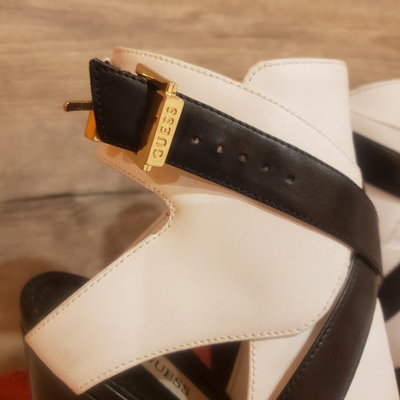 Guess strapped heel sz 6.5 multitone - Picture 2 of 2